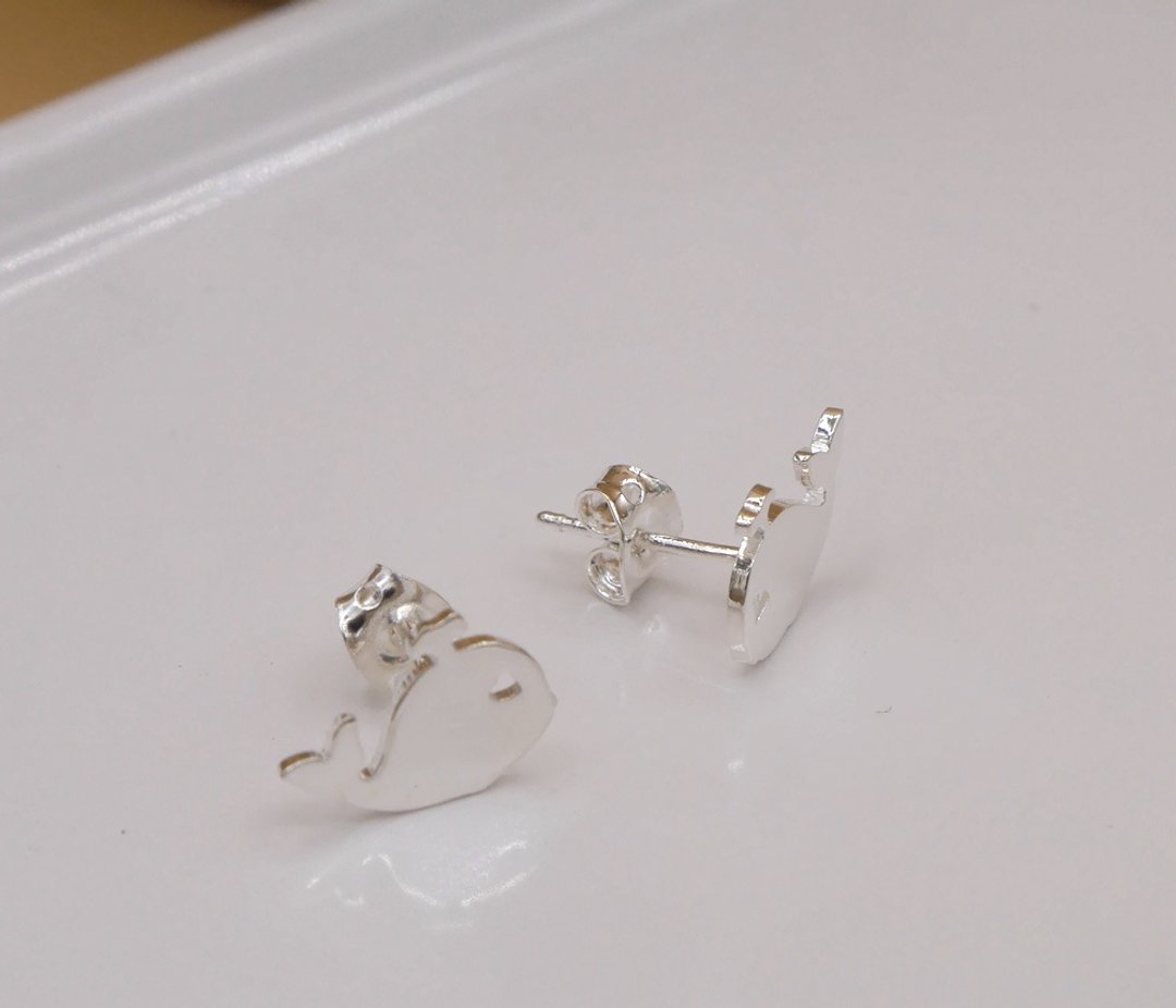 Little Whale Earring - Silver plated on brass Little Me by CASO jewelry - 耳环/耳夹 - 其他金属 银色