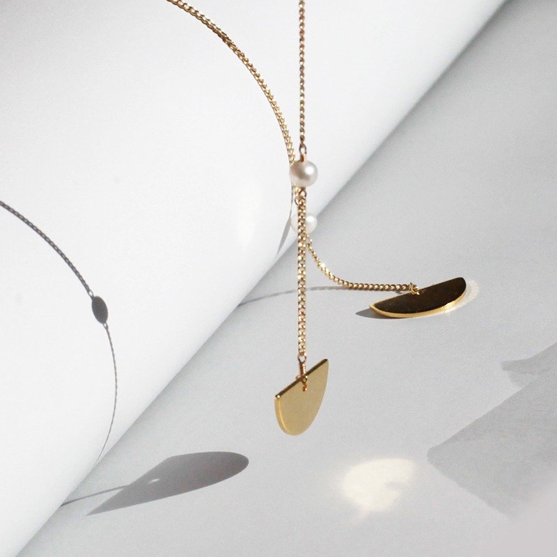 MissQueeny 情人扇长耳钉1号/天然珍珠优雅半圆片长耳线/耳线 - 耳环/耳夹 - 其他金属 金色