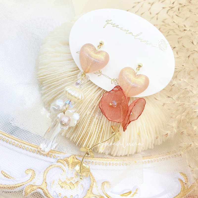 爱心水晶花瓣长款耳环 - 耳环/耳夹 - 其他材质 粉红色