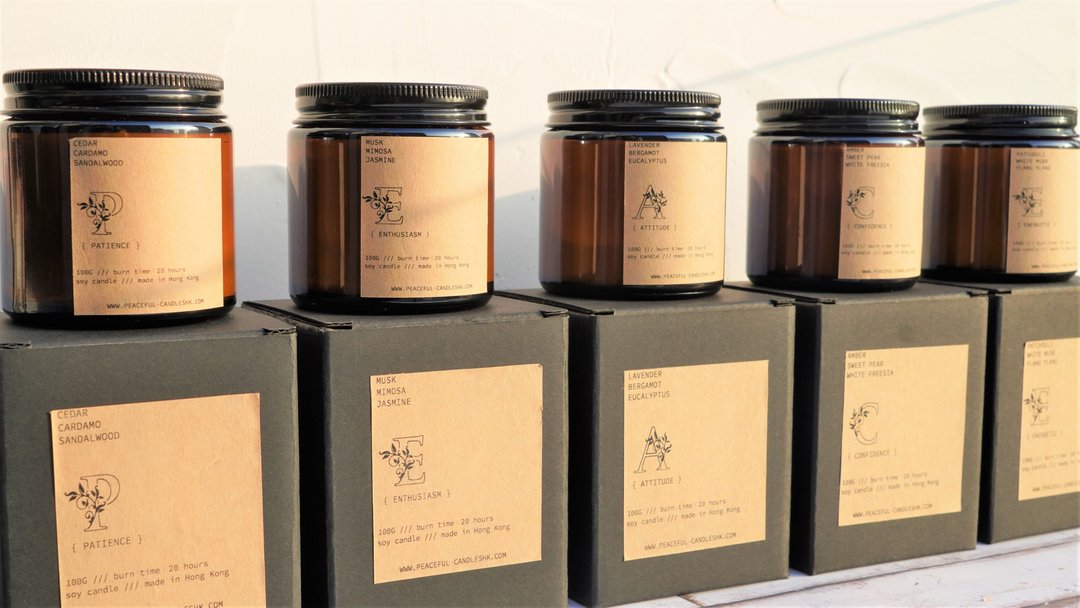 【Signature Letter Candle】香薰大豆蜡蜡烛 - 100G - 蜡烛/烛台 - 蜡 白色