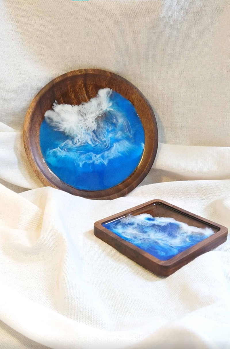 蔚蓝海:海浪实木托盘/胡桃木 - 杯垫 - 树脂 蓝色