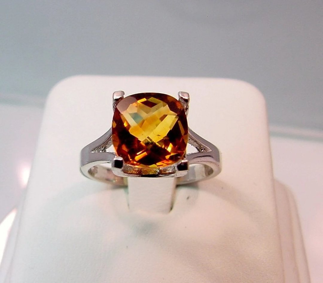 14K 白金戒指，镶嵌 9x9 毫米枕形切割黄水晶，重 2.64 克拉，货号 0299 - 戒指 - 宝石 金色