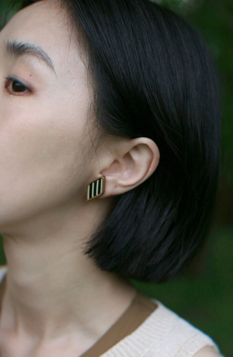 复古时尚黑白条纹皮革镶嵌耳环/菱形一对/禧莳金 - 耳环/耳夹 - 真皮 