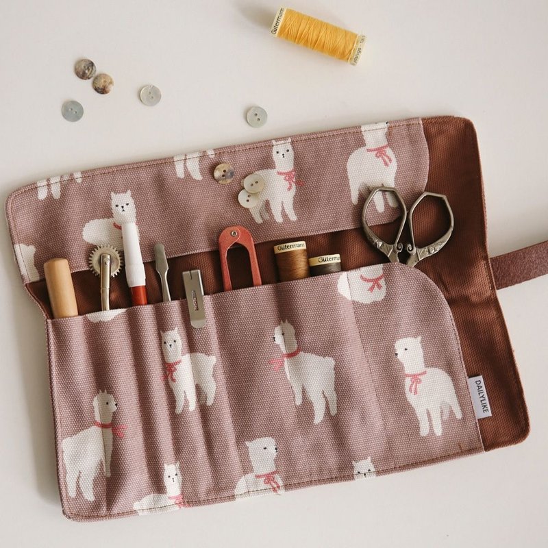 Dailylike 北欧系皮革带扣万用卷布笔袋-04羊驼,E2D48958 - 铅笔盒/笔袋 - 棉．麻 粉红色