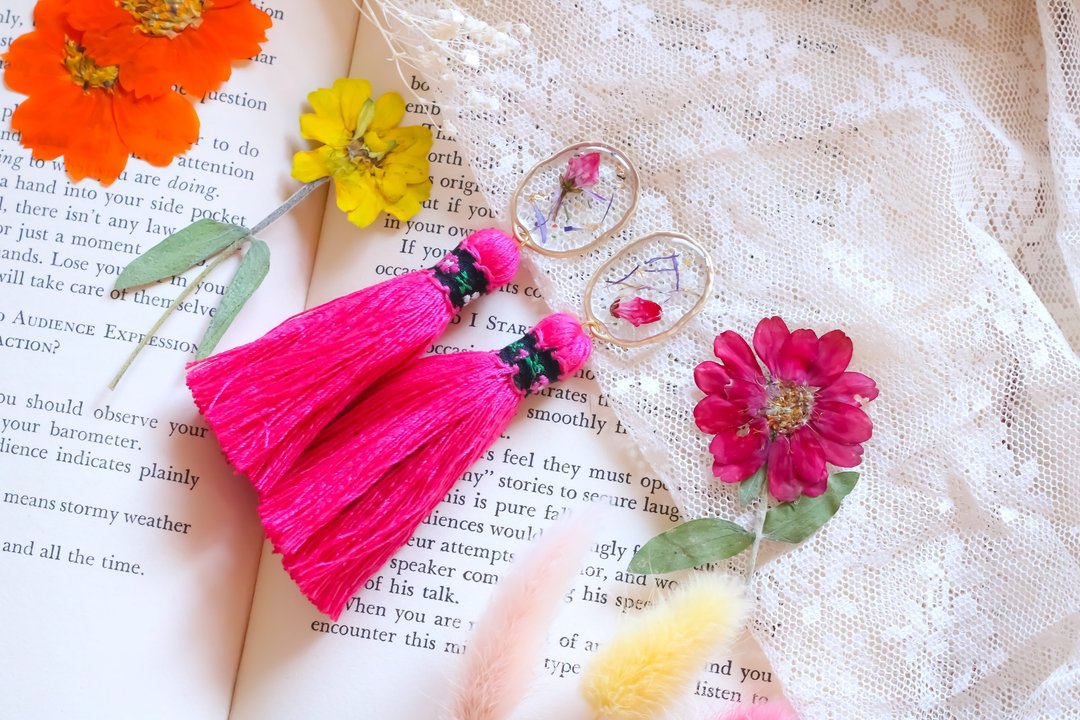 Flower Resin Tassel / Pink - 耳环/耳夹 - 树脂 粉红色