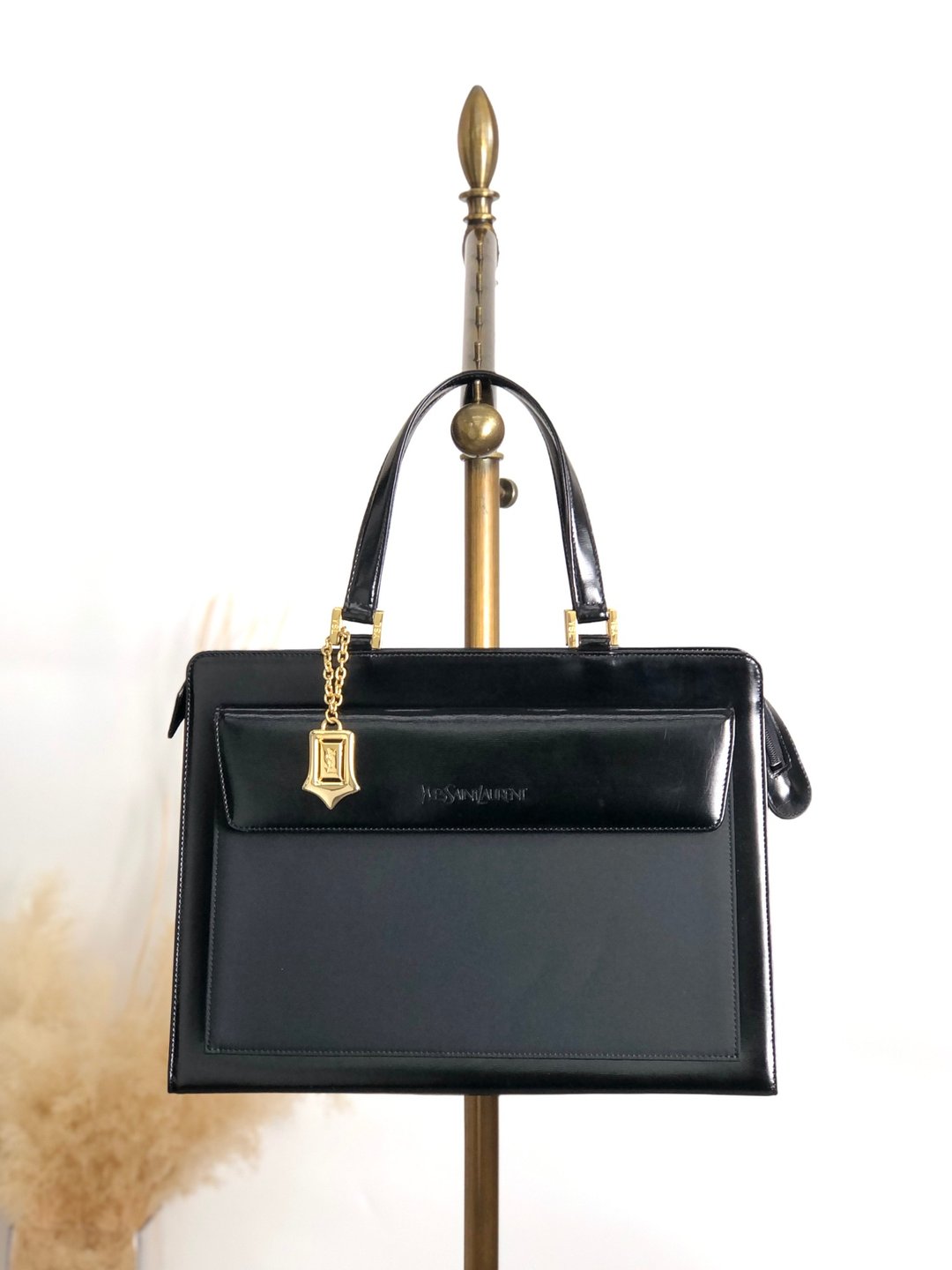 【日本直送 名牌中古包】Yves Saint Laurent YSL 圣罗兰 手提包 黑色 经典 Logo 坠饰 皮革 vintage 7mza73 - 手提包/手提袋 - 真皮 黑色