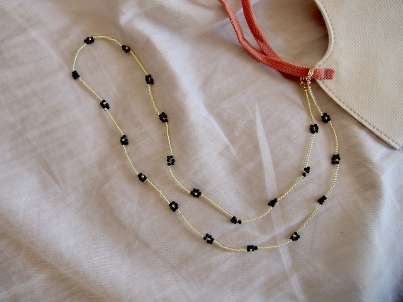 雾面黑花朵面膜附天秤座串珠面膜链 - 挂绳/吊绳 - 其他材质 金色