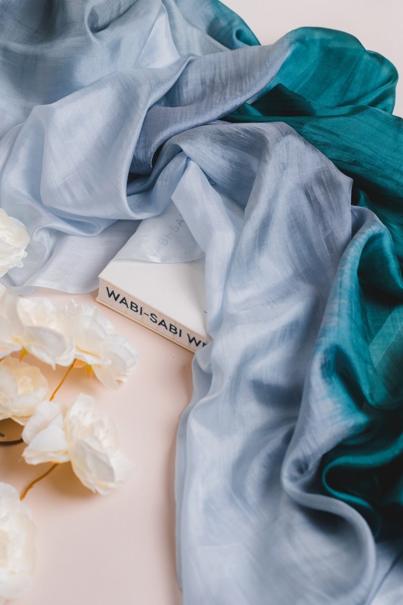 100% 桑蚕丝围巾 - 手工染色，轻盈，翠绿色-灰色渐变色 - 丝巾 - 丝．绢 绿色