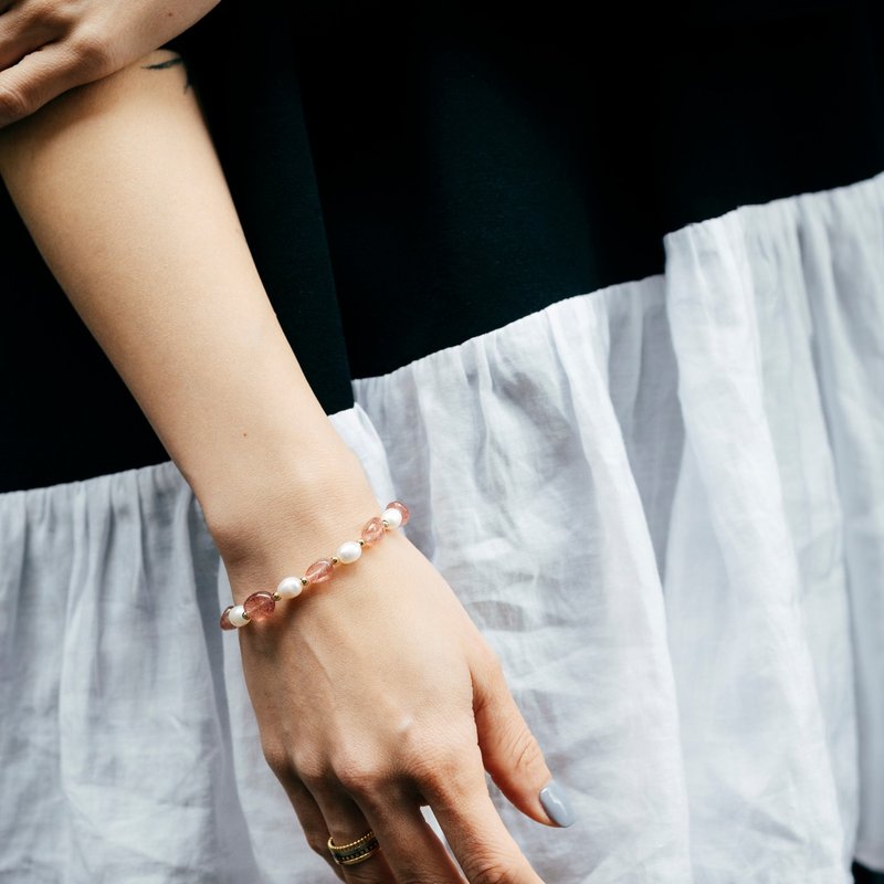 【Montagne】Pearl | 草莓晶手链 | 弹力绳款 - 手链/手环 - 水晶 