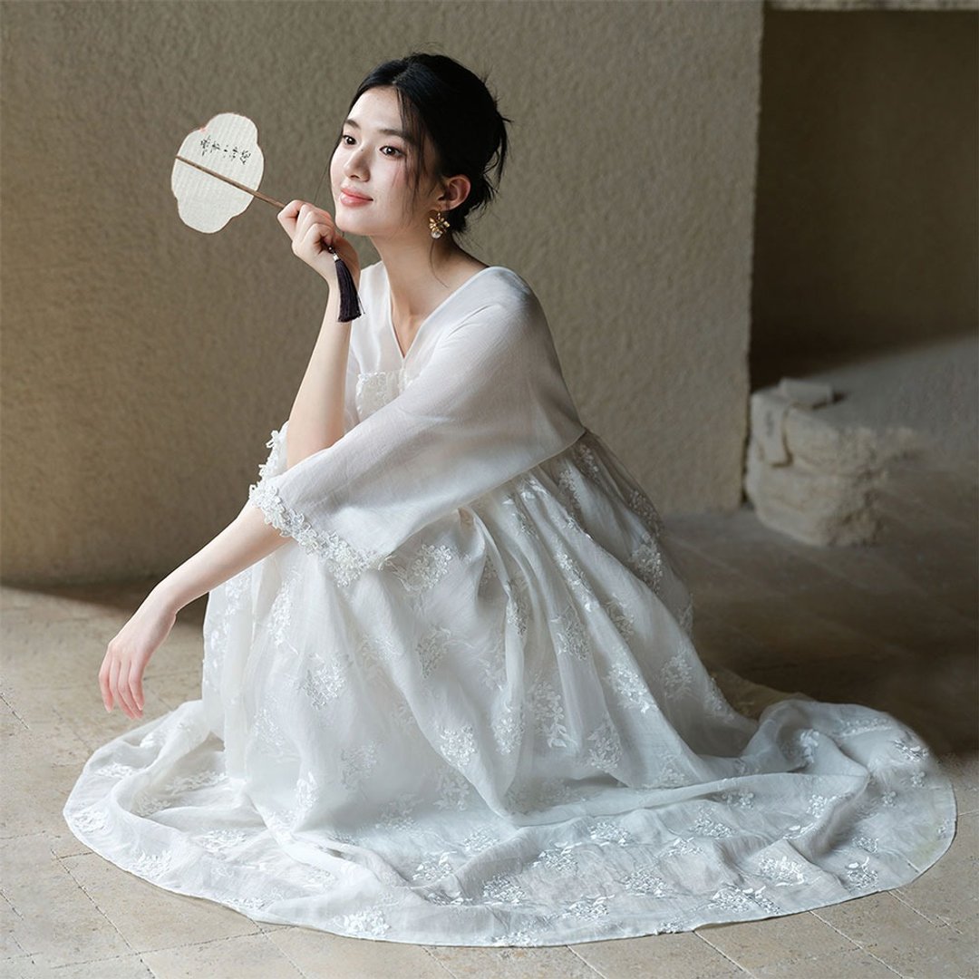 苧麻刺繡連衣裙 / 新中式宋制襦裙 / 清冷感中國風長裙 - 洋装/连衣裙 - 亚麻 白色
