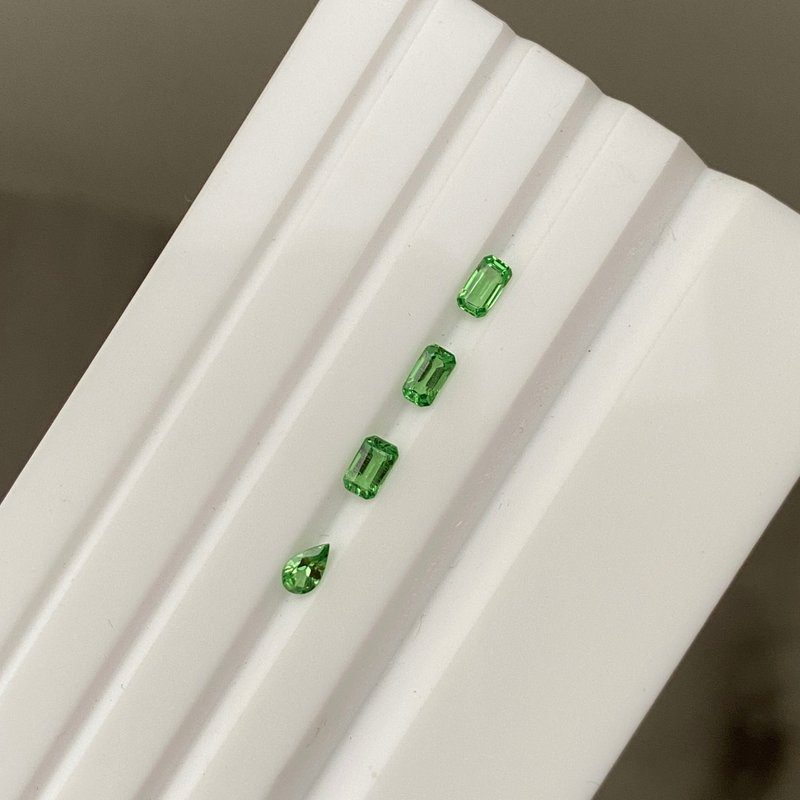 【裸石】沙弗莱石 Tsavorite LTS01/ LTS02/ LTS06/ LTS11 - 项链 - 宝石 绿色