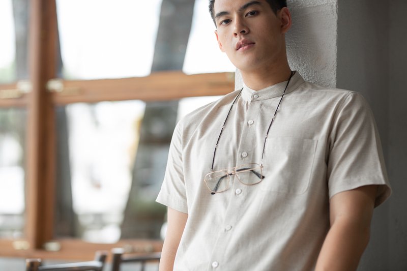 JUN 100% Cotton Banded Collar Short Sleeve Shirt (Beige) - 男装衬衫 - 棉．麻 白色