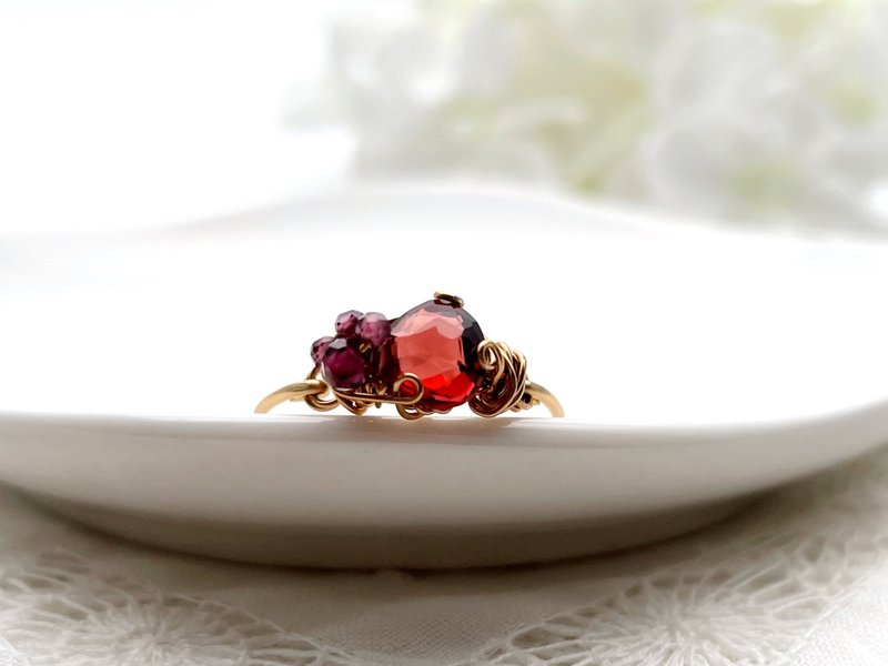 Marie's garden - 柘榴石线戒 - 戒指 - 宝石 红色