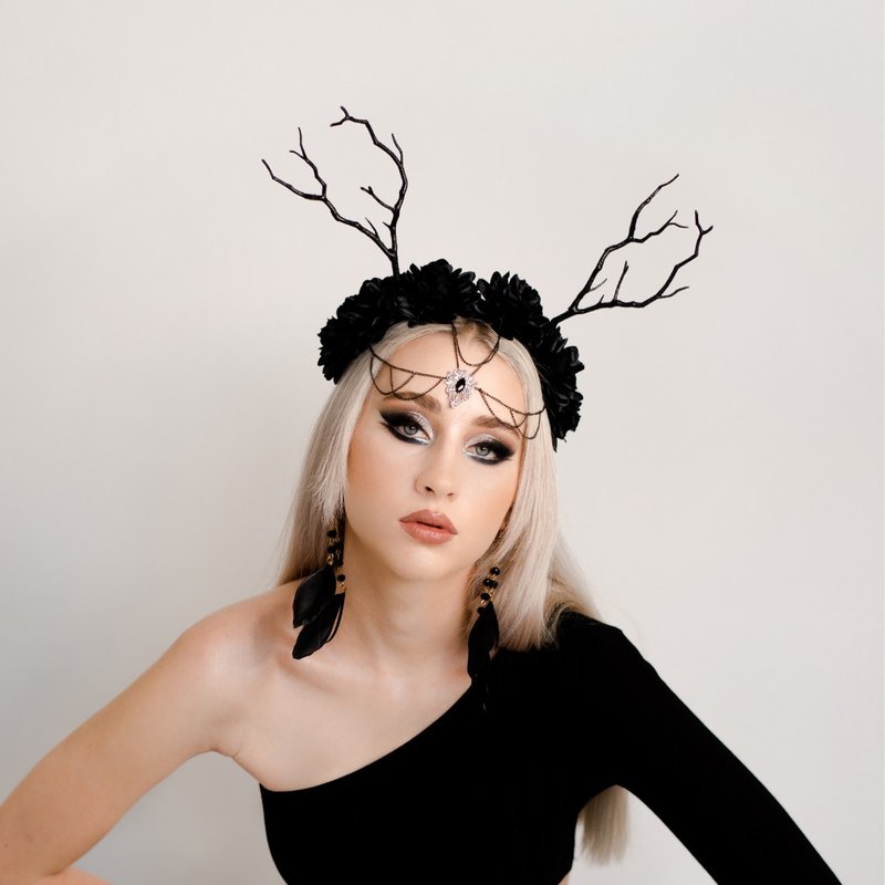 Antler headpiece Black flower crown Gothic headdress Horns headband Halloween - 发饰 - 丝．绢 黑色
