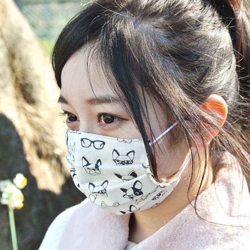 可洗涤、舒适且可爱的手工立体口罩 Glasses dog Off-white 舒适 日本制 | TEMARIYA - 口罩 - 棉．麻 白色