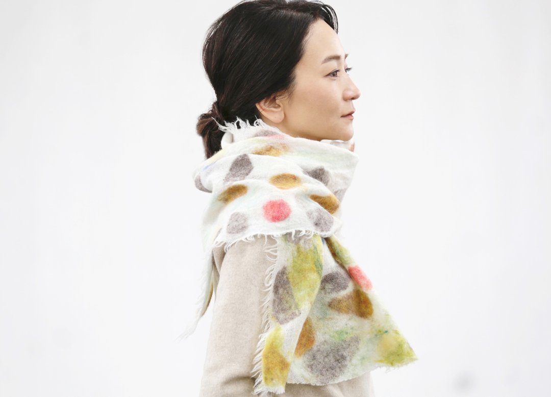 Felt stole Natural color [PEBBLE] Wool scarf RUINUNO Ruinuno - 围巾/披肩 - 羊毛 灰色