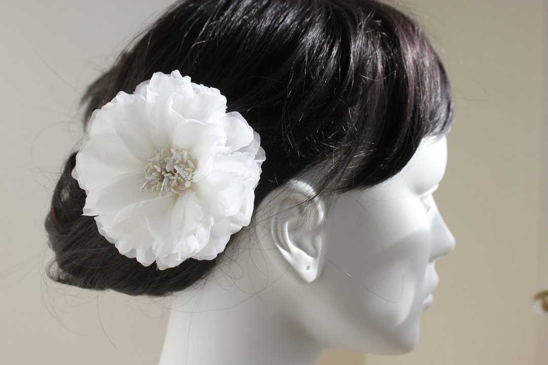 Peony corsage white - 胸花/手腕花 - 棉 白色