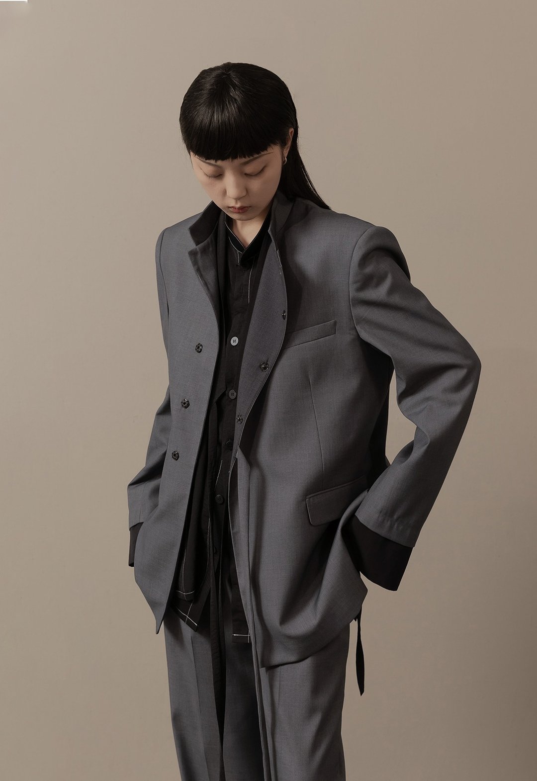 灰與深灰 撞色設計 中山西裝 復古中性 綁帶西服外套 - 女装休闲/机能外套 - 其他材质 灰色