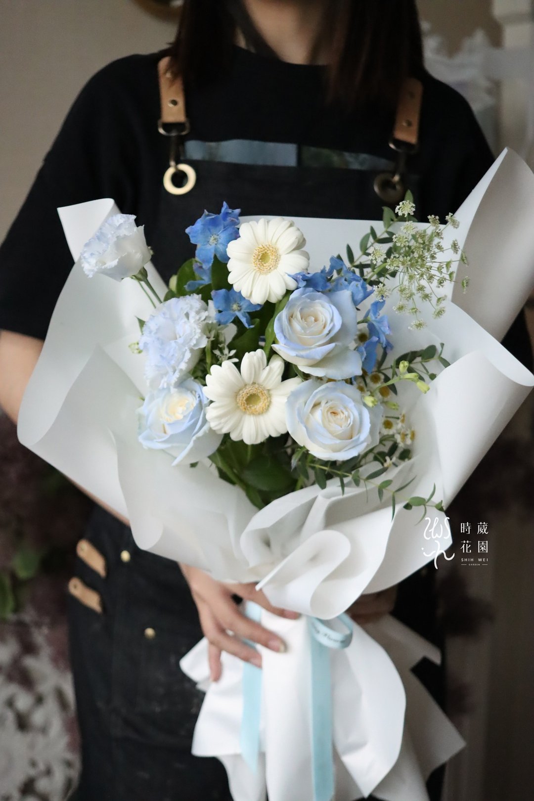 清新蓝白 玫瑰 非洲菊 鲜花花束/限台中地区/询问后再下单 - 干燥花/捧花 - 植物．花 蓝色