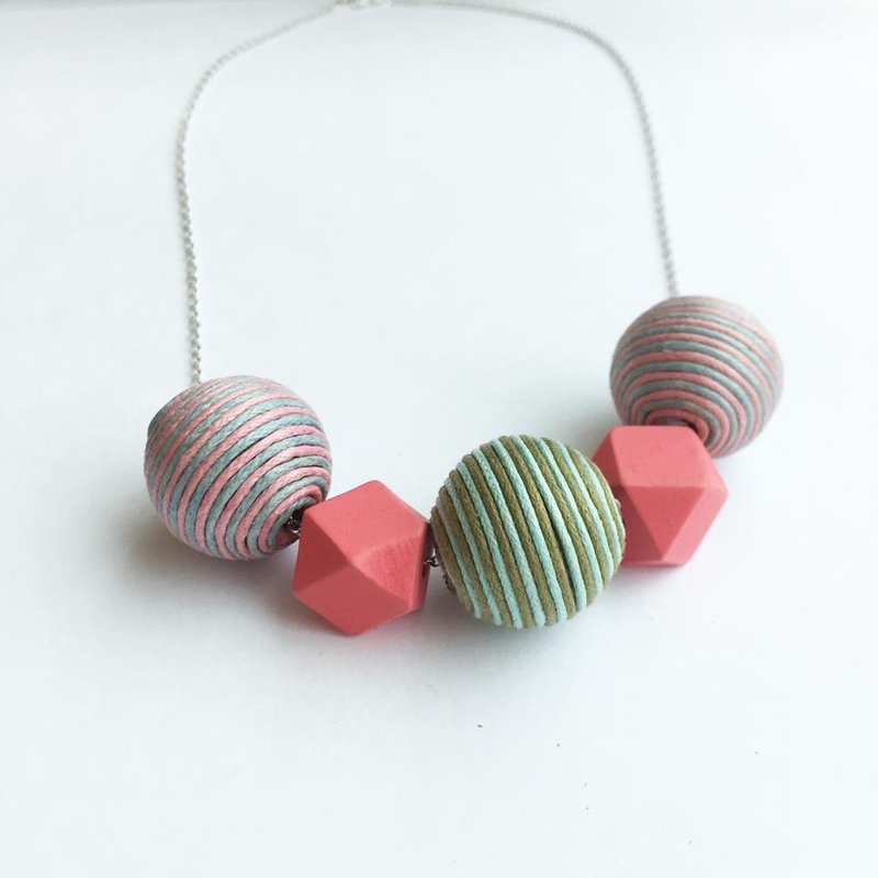 几何 圆珠 木珠 粉红 粉蓝 间条 条子 原创 手作项链颈链首饰  镀铑铜链 - 颈链 - 木头 粉红色