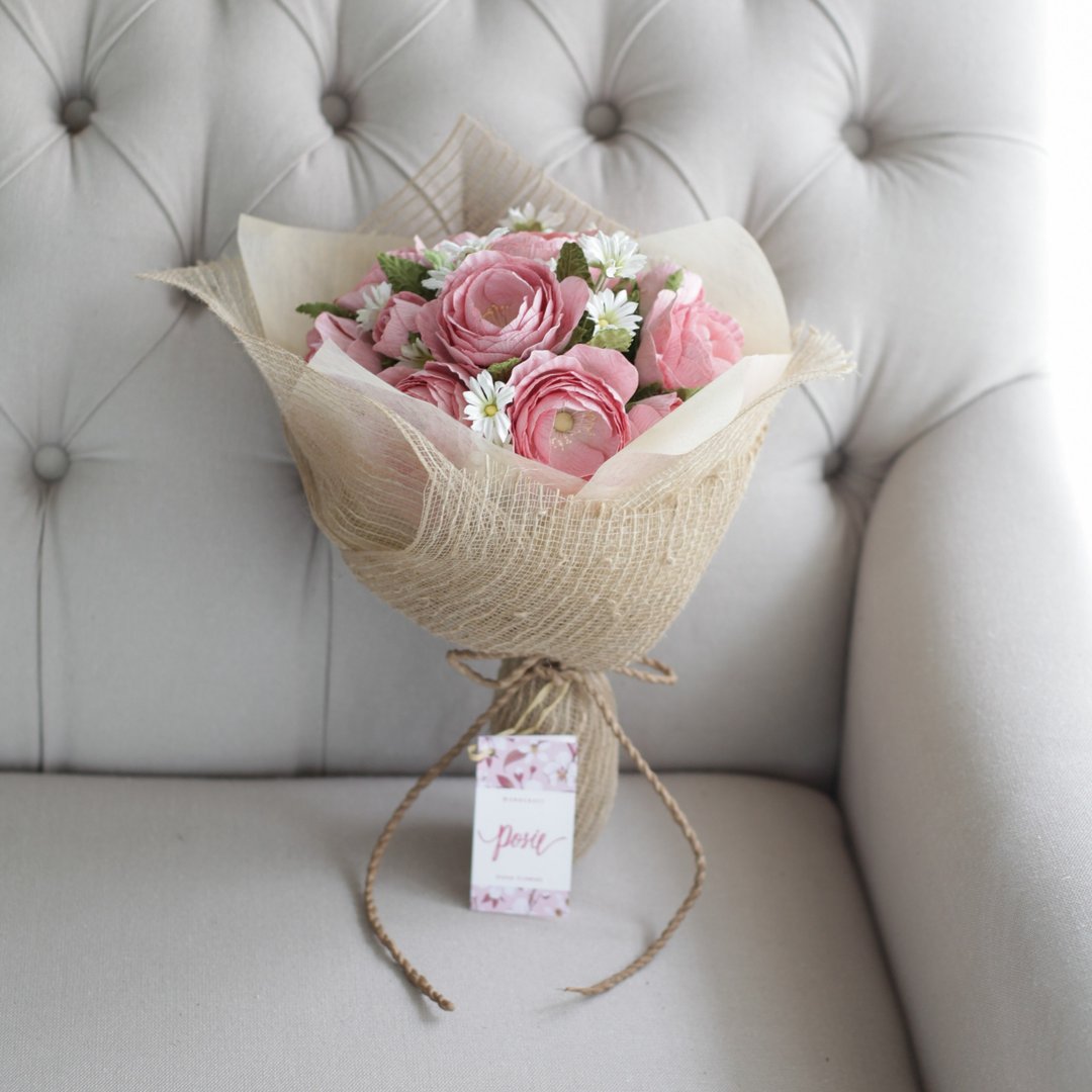 VB205 : Paper Bouquet Valentines Flower Bouquet Janet Size 10"x16" - 木工/竹艺/纸艺 - 纸 粉红色