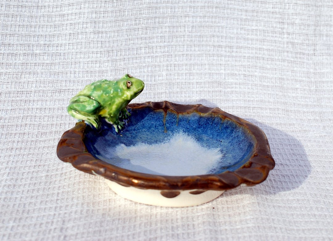Ceramic ashtray Frog figurine Small decorative vase Ceramic plate Blue Sculpture - 花瓶/陶器 - 陶 多色