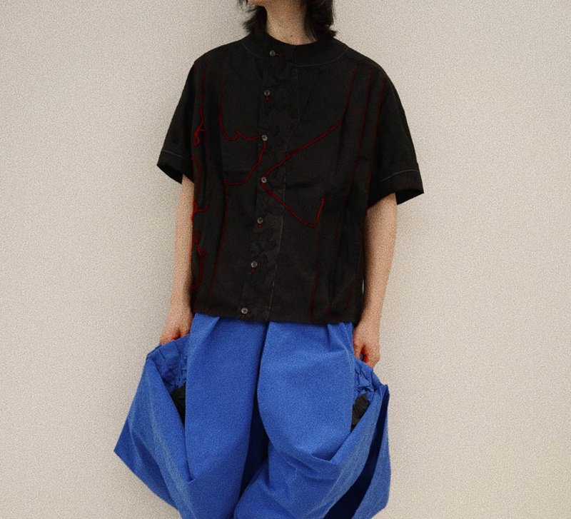 【暗纹门襟】古典中性复古风/手工流线可剪掉/压褶衬衫 - 其他 - 棉．麻 黑色