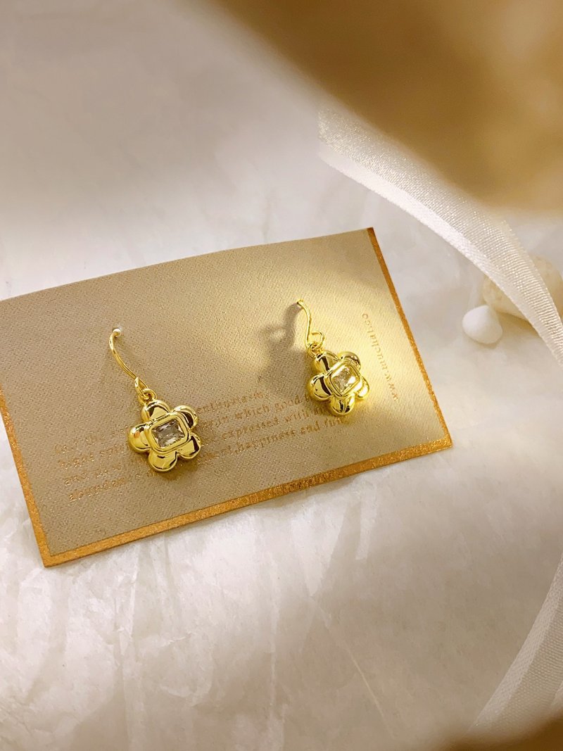 花忆。MUCHAT手作14KGP锆石花朵耳环 - 耳环/耳夹 - 其他金属 金色