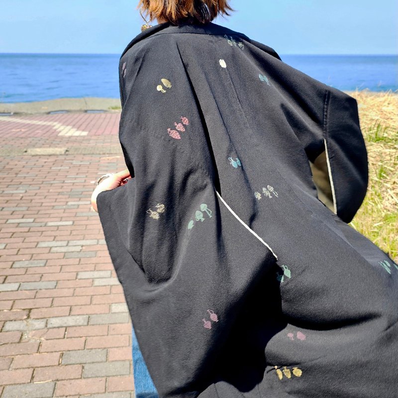 复古黑色羽织 / 亮片刺绣 / 宝藏图案 / 男女皆宜 / 轻松百搭 - 男装外套 - 丝．绢 黑色