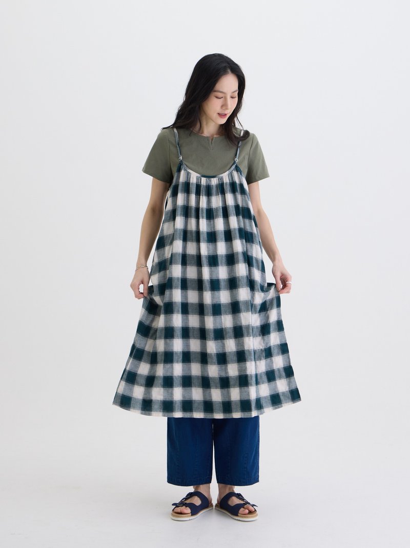 叠影格纹吊带连身洋装-绿松格 - 洋装/连衣裙 - 棉．麻 绿色