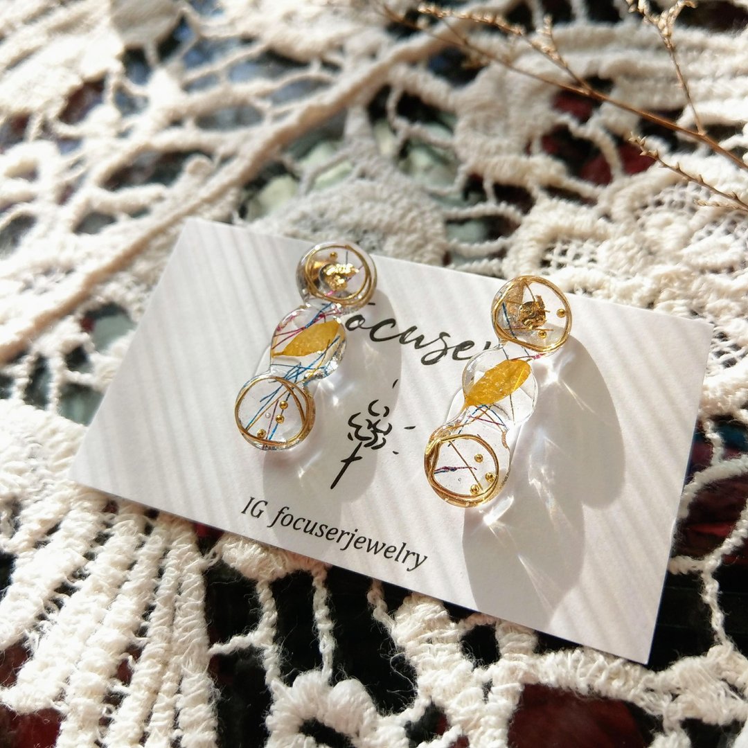 【一片晶菊】手绘三圆型 菊花耳环 透明干燥花饰品 - 耳环/耳夹 - 树脂 透明