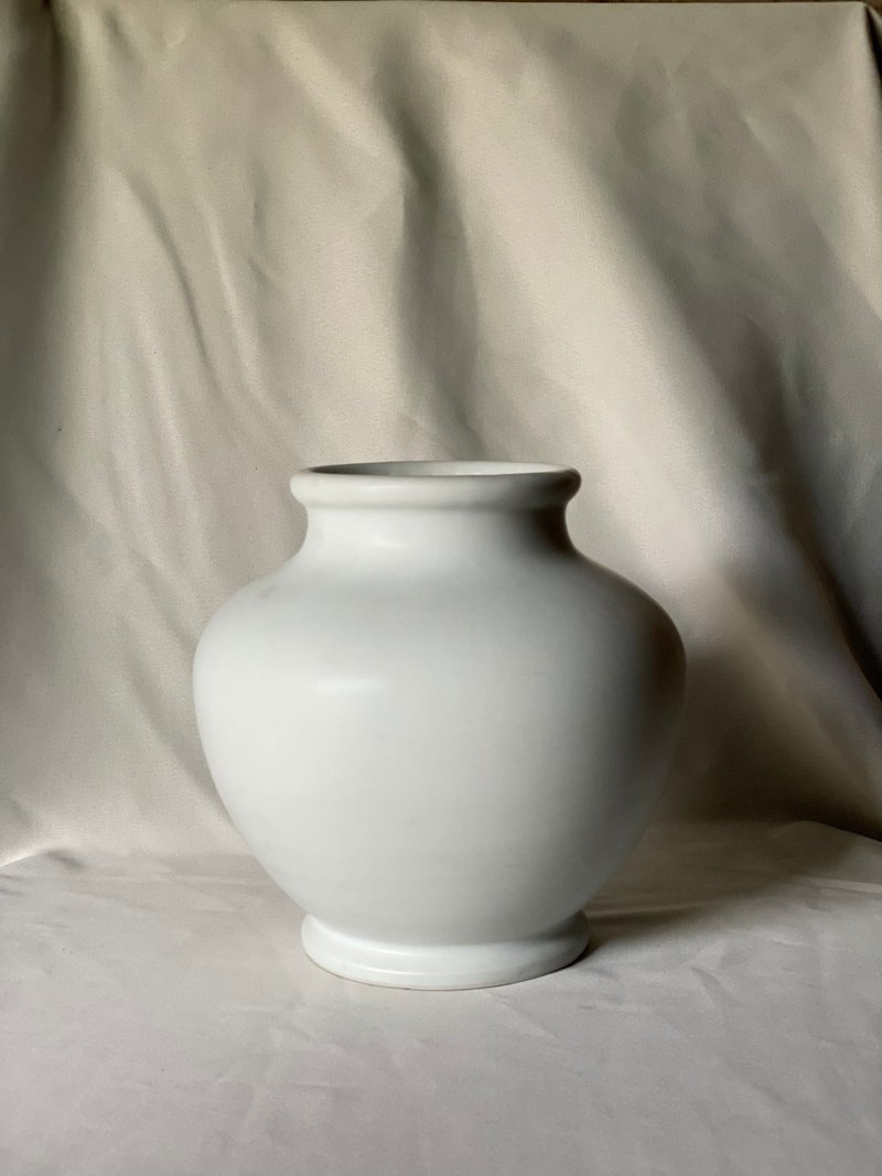 Flower lover white porcelain - 花瓶/陶器 - 瓷 白色
