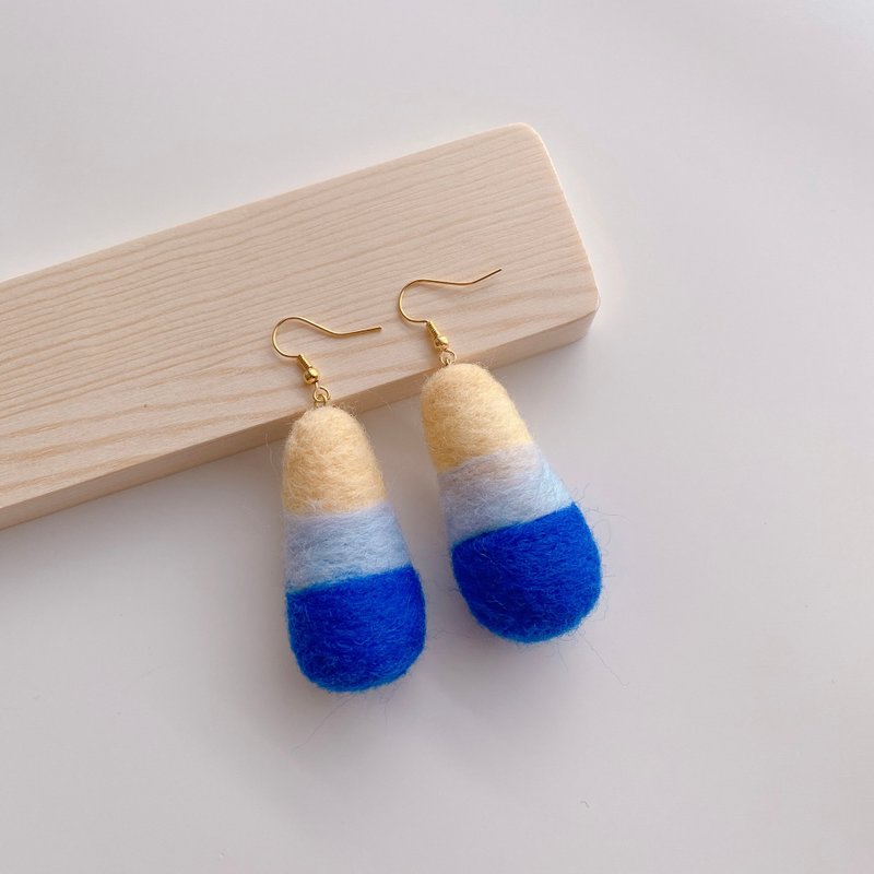 羊毛颤 撞色水滴款耳环/耳勾 - 耳环/耳夹 - 羊毛 