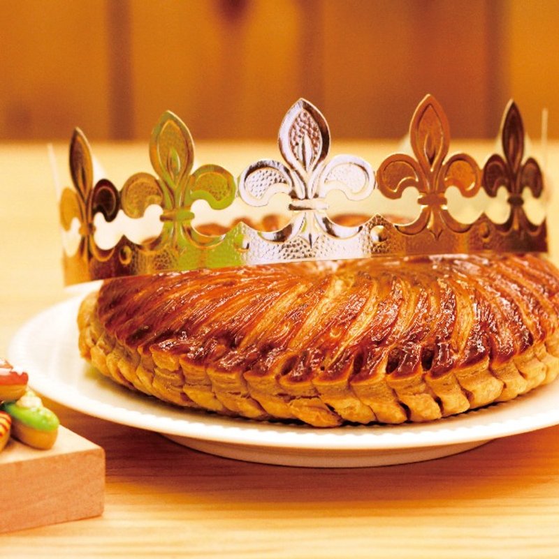 惊喜国王派 用天然法国奶油 经过72小时杆折的千层派皮 里面夹入坚果杏仁馅 法国空运来台独一无二的瓷偶 吃到幸运一整年 附瓷偶及皇冠唷 - 咸派/甜派 - 新鲜食材 橘色