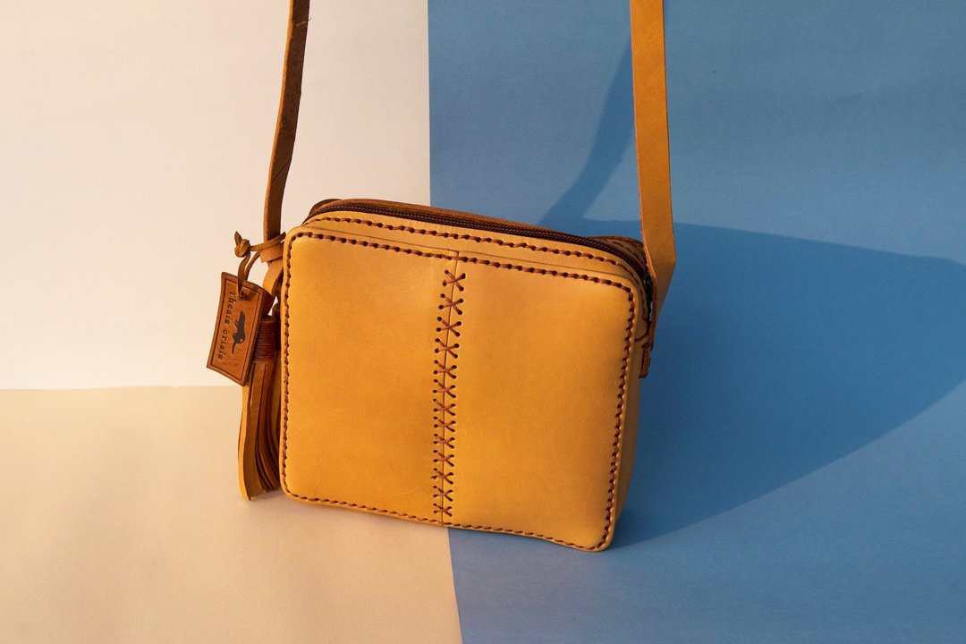 SQUARE SHAPE LEATHER CROSS BODY BAG- YELLOW - 侧背包/斜挎包 - 真皮 黄色