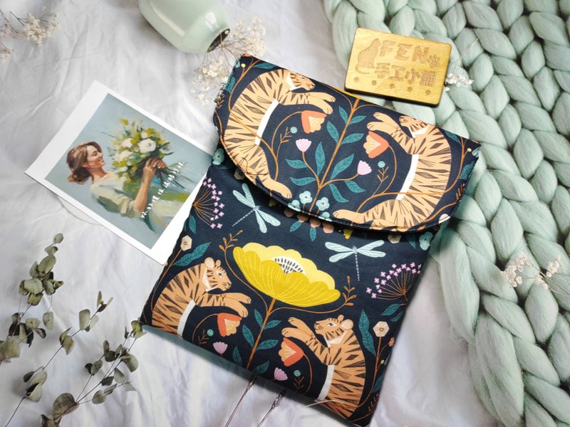 袋物系列-动物系列-英国限量布料-黑底宫庭老虎7.8寸电子书保护套 - 平板/电脑保护壳 - 棉．麻 