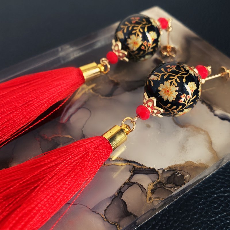 Woman in Chinatown Spring Festival - 耳环/耳夹 - 塑料 红色