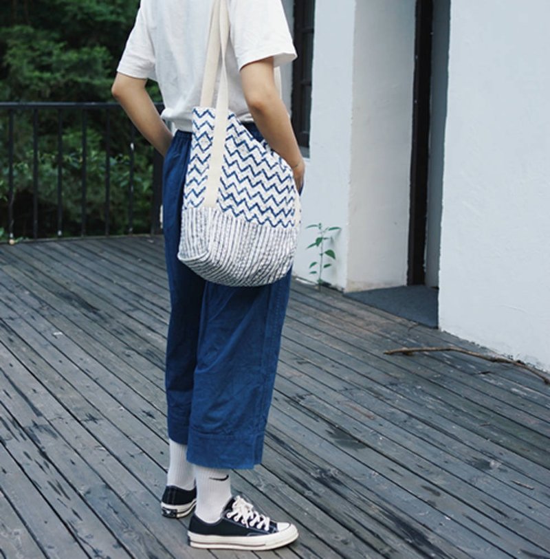 白色水波 雙層印度刺子繡托特包 古布手織布豎長款Tote通勤包包 - 手提包/手提袋 - 棉．麻 白色