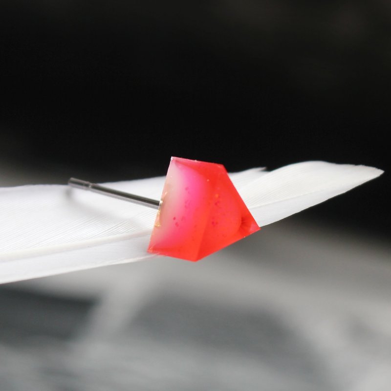 透明正红耳环 / 三角形 / Mad World ( 129 / 单只 - 耳环/耳夹 - 其他材质 红色