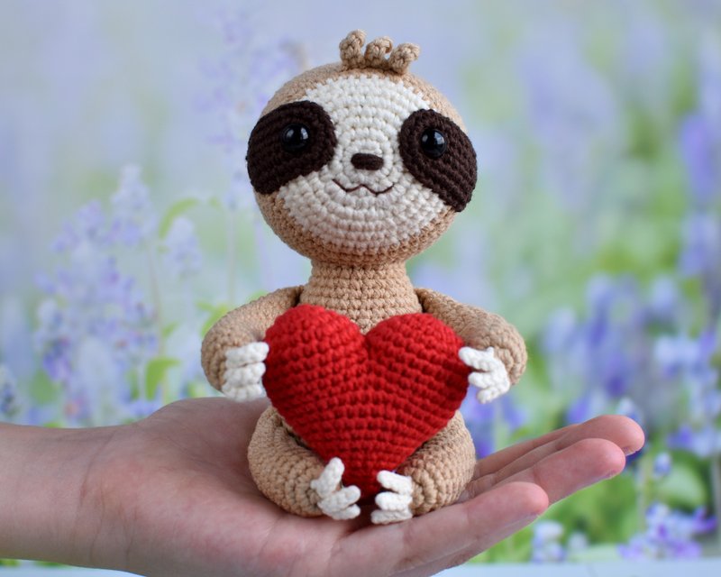 Plush sloth with heart /  Cute sloth gift / Love Sloths / Sloth Gifts - 玩偶/公仔 - 棉．麻 