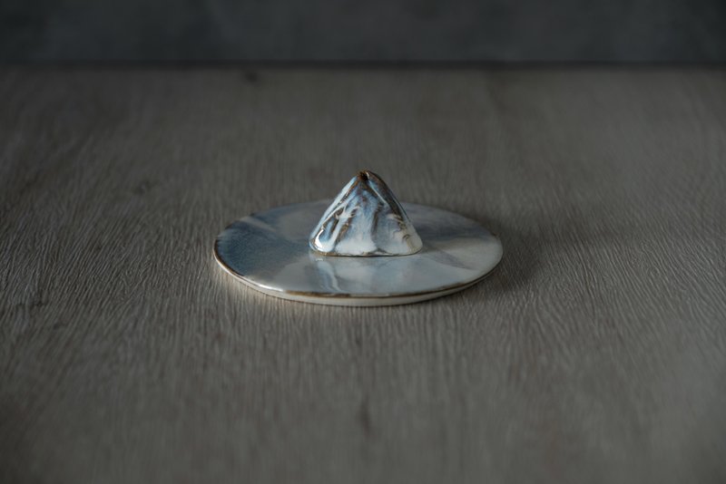 云上 小山_香道具 - 香薰/精油/线香 - 瓷 白色