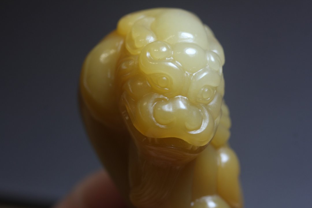 【招财貔貅】天然三彩玉  神兽貔貅 招财挡灾  辟邪手玩件 手把件 - 吊饰 - 玉石 黄色