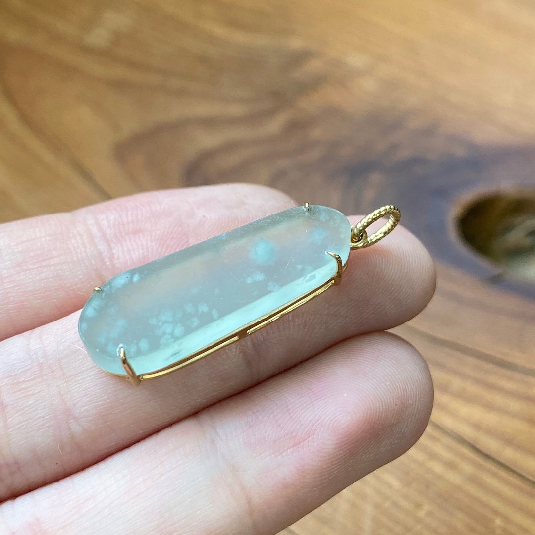 拈翠-天然缅甸翡翠A货-18K金高冰木拿种甜绿翡翠坠 - 项链 - 玉石 金色