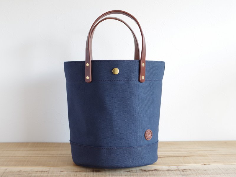 皮革提把帆布圆底托特包 海军蓝 - 手提包/手提袋 - 棉．麻 蓝色