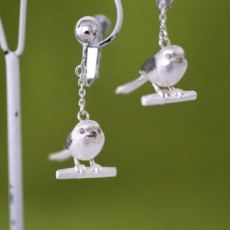 Long-tailed Tit White Earrings One Ear - 耳环/耳夹 - 纯银 白色