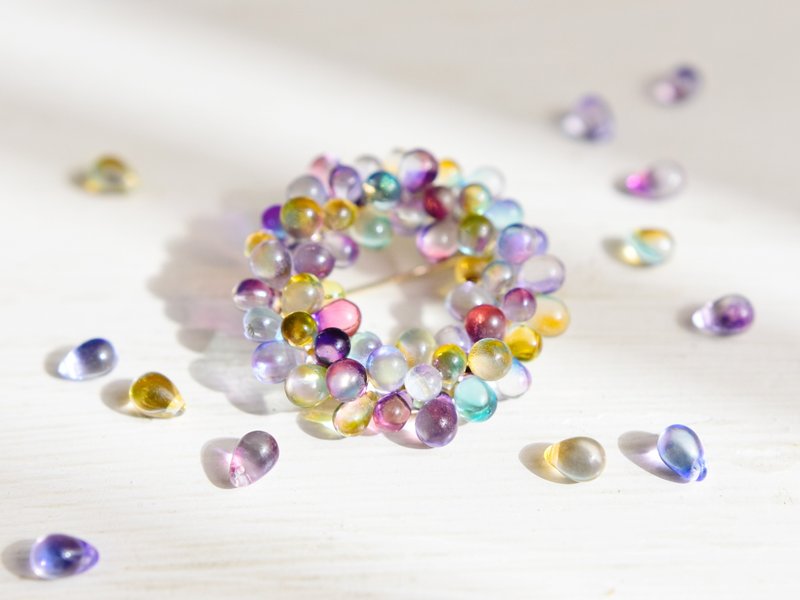 【胸针・S尺寸】缤纷却优雅 浅彩虹色 烟火 - 胸针 - 玻璃 多色