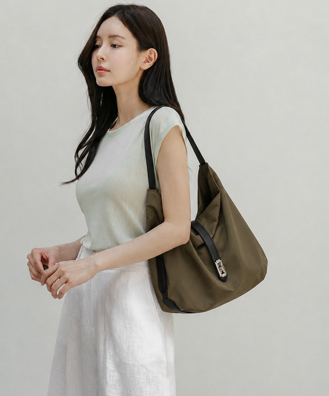 supportingrole 日常随行轻盈尼龙感雾绿色软褶肩背包 - 侧背包/斜挎包 - 尼龙 