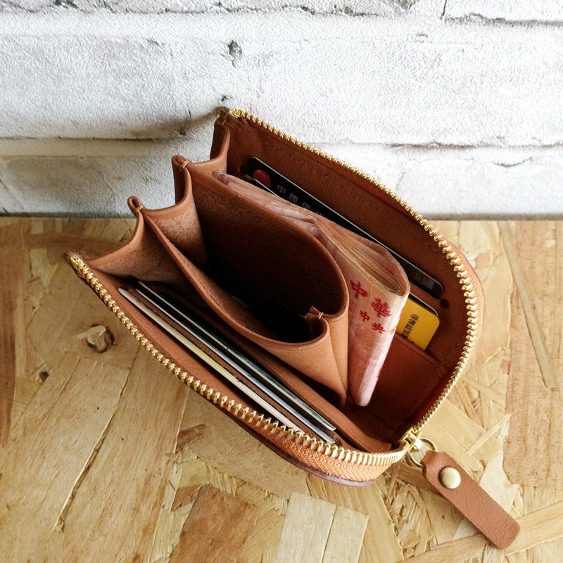 ‘玩皮女孩’驼色＿L型拉链短夹 - 皮夹/钱包 - 真皮 金色