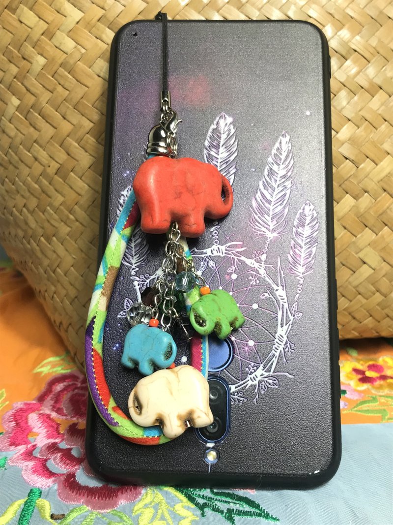 Elephants mobile strap - 挂绳/吊绳 - 石头 多色