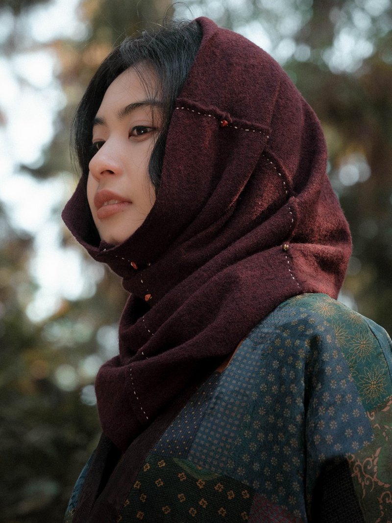 深紅色 手工刺繡保暖羊毛頭巾圍脖 純色羊毛圍脖 - 围巾/披肩 - 羊毛 红色